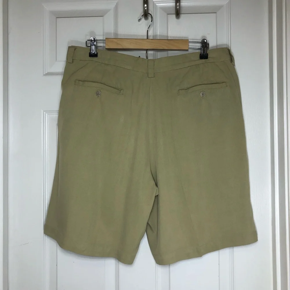 Tommy Bahama 💯 % Silk Tan Relax Pleated Mens Shorts Size 36